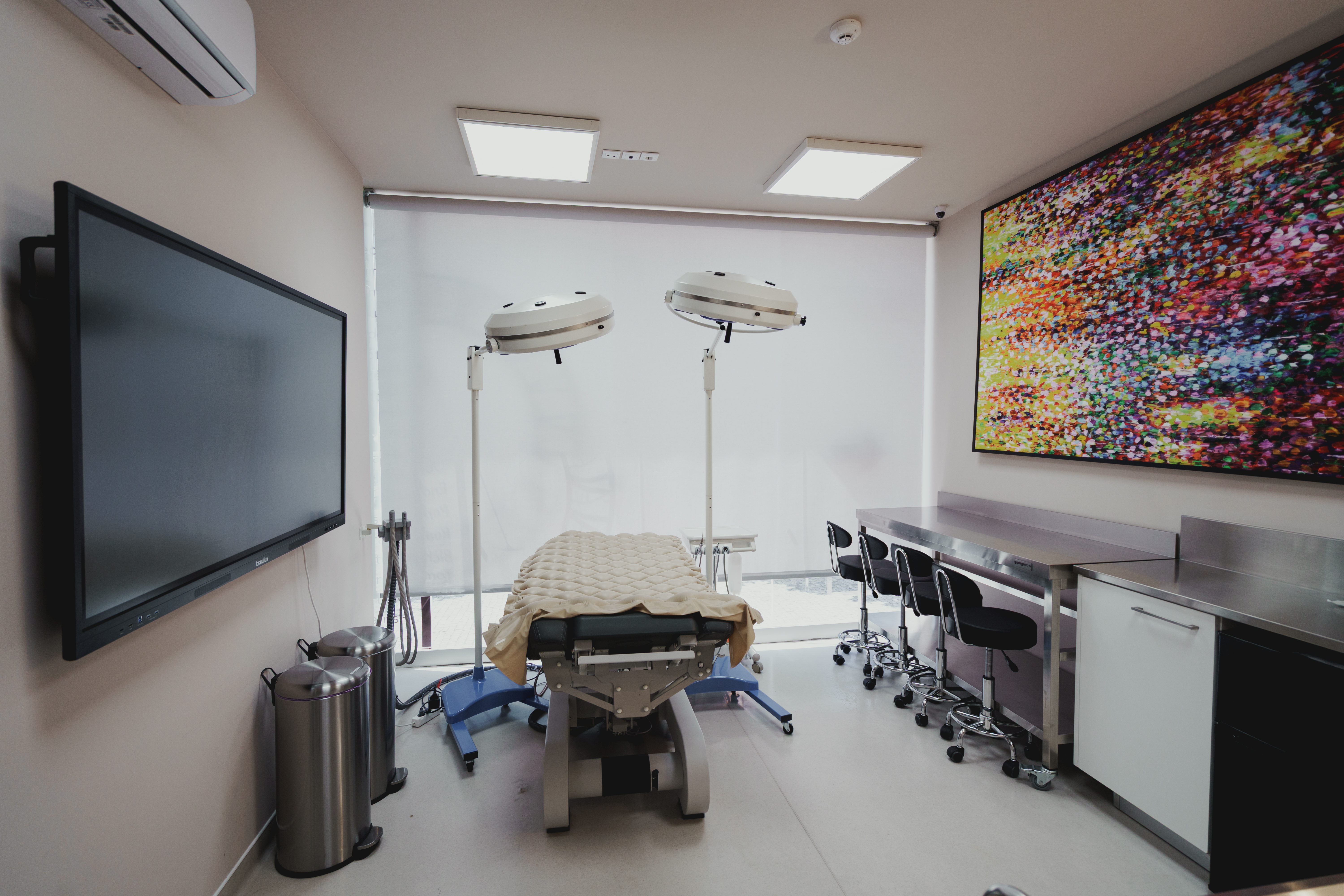 Instalações modernas do Instituto AreLuna no Porto — clínica dentária com padrão europeu de excelência
